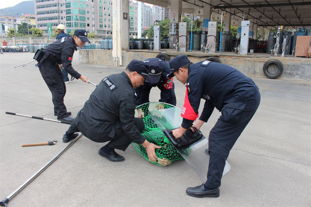 4、特警制服歹徒.JPG